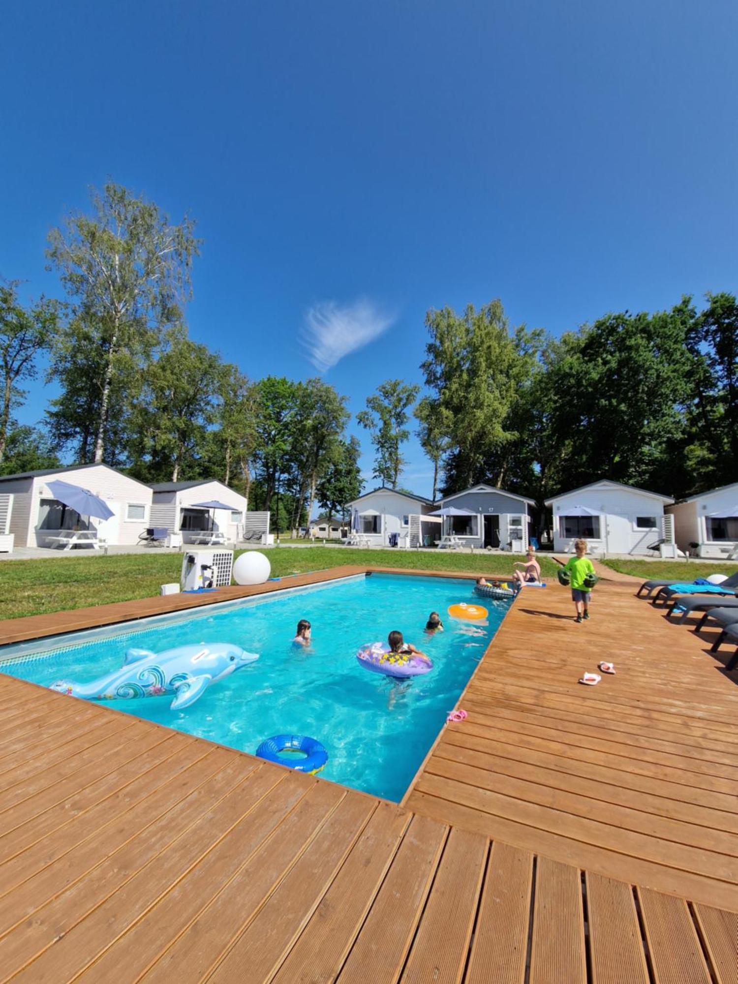 Lumi Resort Domki Letniskowe Z Podgrzewanym Basenem Rewal Exterior photo