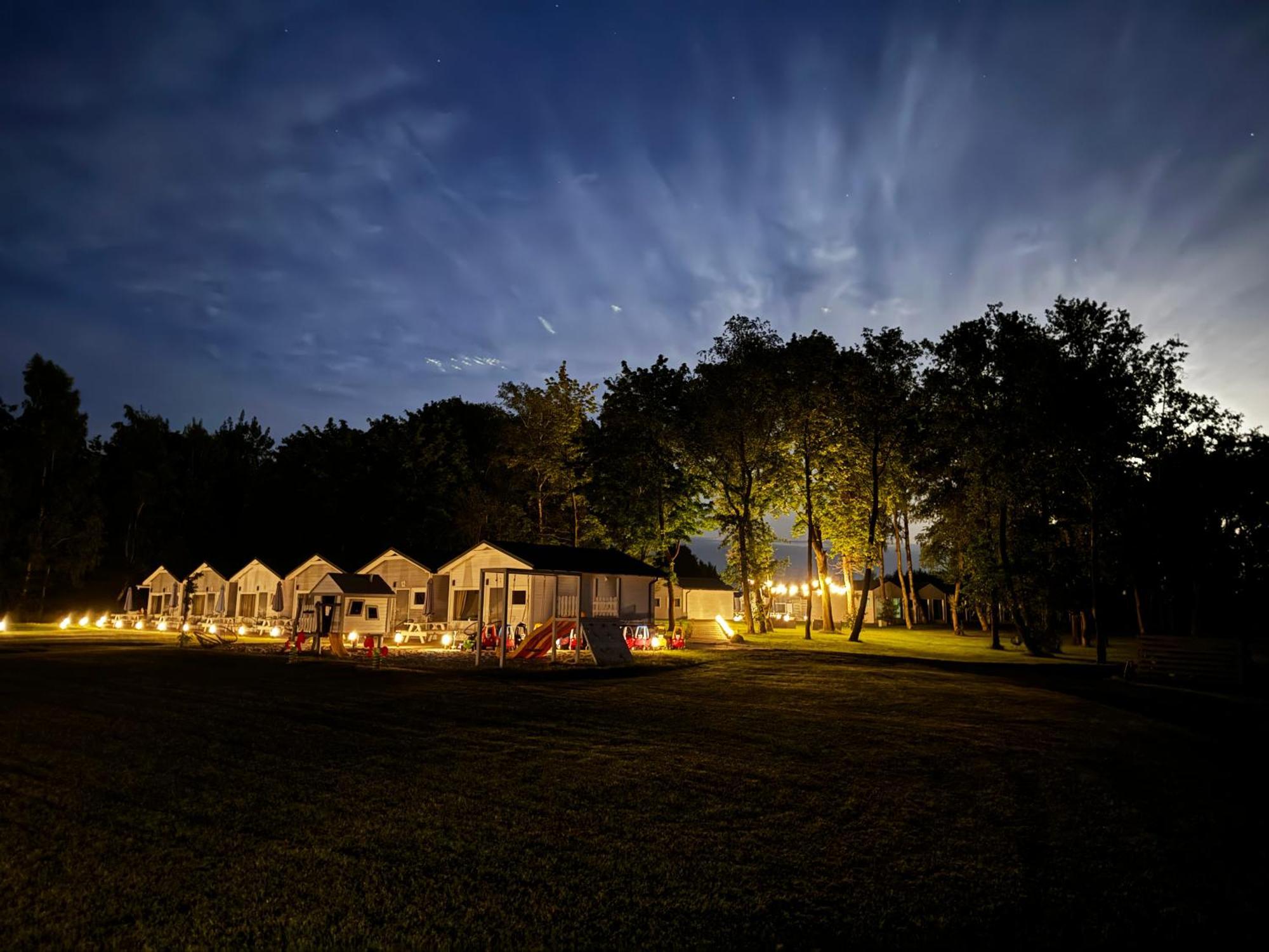 Lumi Resort Domki Letniskowe Z Podgrzewanym Basenem Rewal Exterior photo