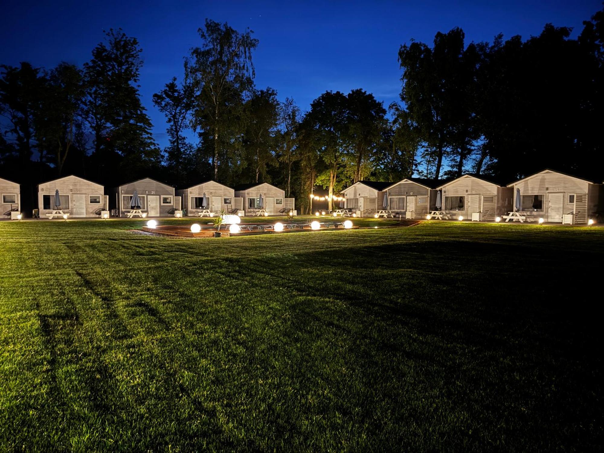 Lumi Resort Domki Letniskowe Z Podgrzewanym Basenem Rewal Exterior photo