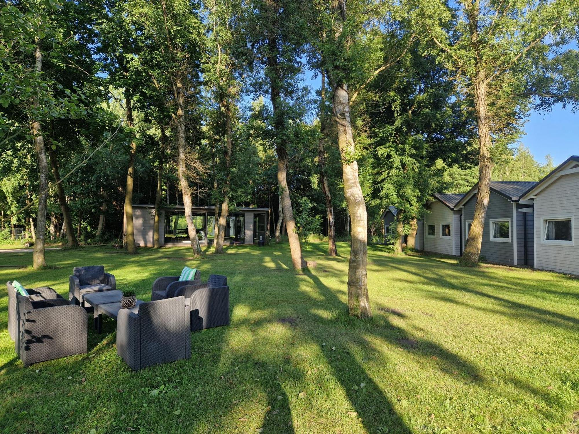 Lumi Resort Domki Letniskowe Z Podgrzewanym Basenem Rewal Exterior photo